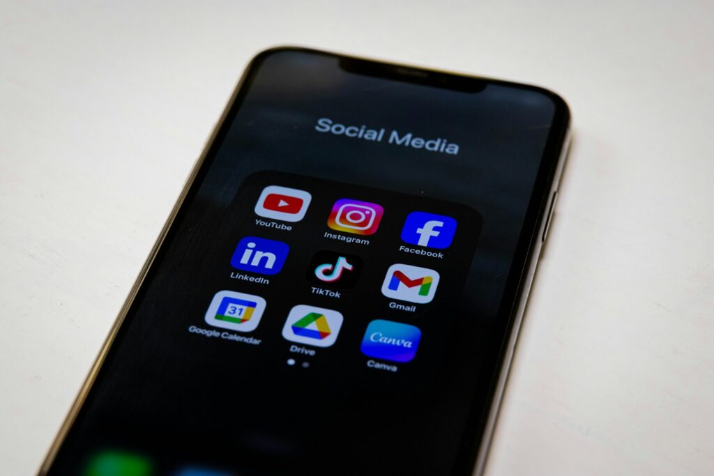 Aplicativos de redes sociais em smartphone para propaganda eleitoral digital